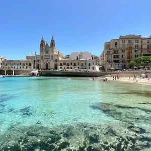 Bay 3*, San Ġiljan Malta